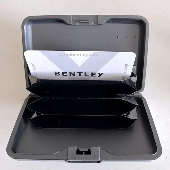 Card holder - Picture 3 of 9